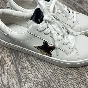 Cushionaire Gold/White Star Sneakers Size 6